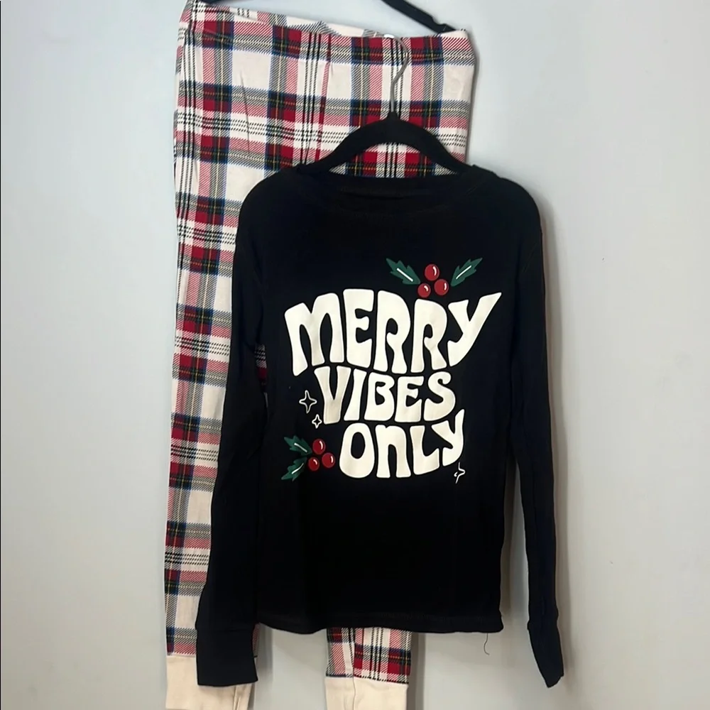 Old Navy Kid's Unisex Black‎ 'Merry Vibes Only' Pajama Set with Plaid Bottoms